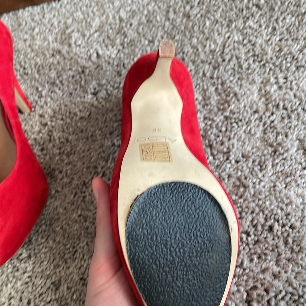 Red heels - Picture 3 of 3